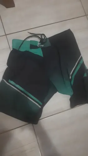 Vendo 2 bermudas da oakley 40
