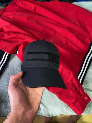 Velejador e sport tommy preto