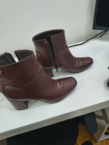 Bota feminina marrom