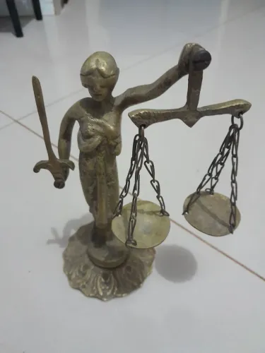 Estátua símbolo da Justiça