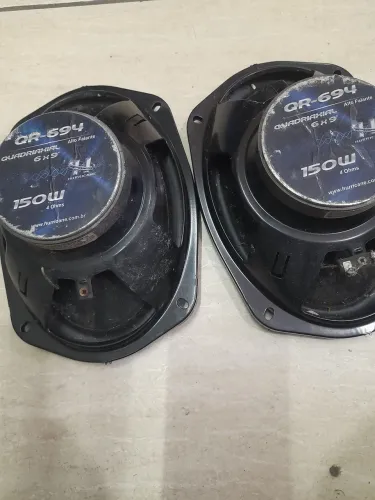 Um par de alto-falantes quadriaxial 6x9