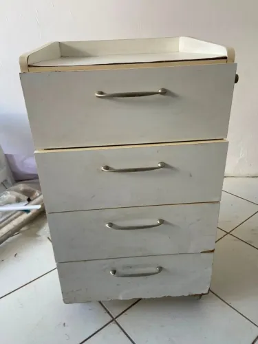 Gaveteiro branco 4 gavetas