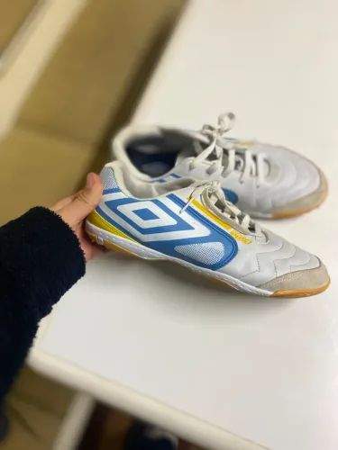 Chuteira de futsal umbro 