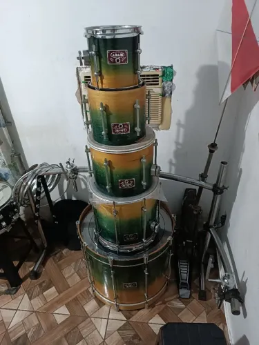 Bateria acústica Adam 1985 completa 