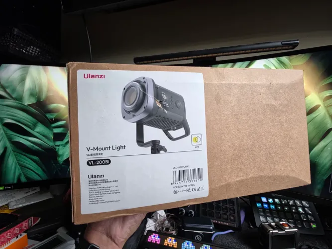 Tocha de led Ulanzi Vl 200Bi (Não acompanha a fonte)
