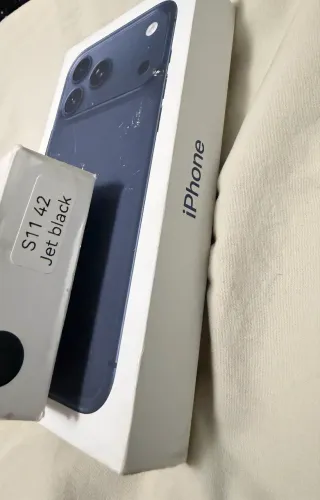 iPhone 17 pro max 16gb + Apple Watch series 11 42mm (SEMI NOVO)
