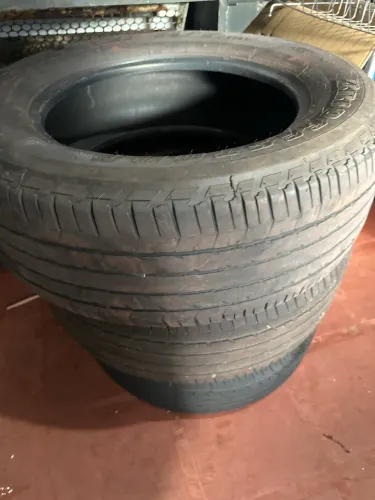 3 pneus semi novo