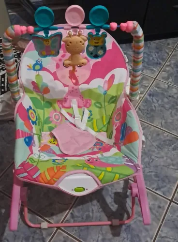 Cadeirinha de balanço para menina