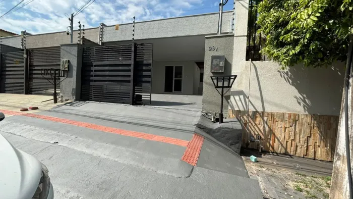 CASA MODERNA COM PISCINA PARA LOCAÇÃO - BAIRRO SANTA CRUZ II