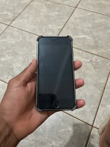 Vendo esse iPhone 8 . Funciona tudo perfeitamente somente está com thouc fantasma.