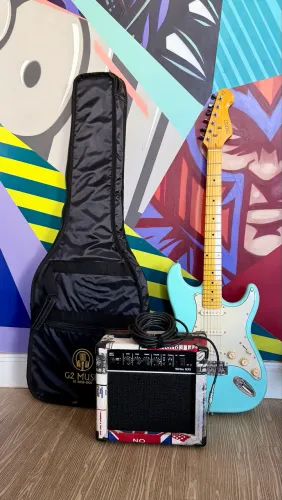 Guitarra PHX Stratocaster + amplificador Strike G30 + capa e cabo