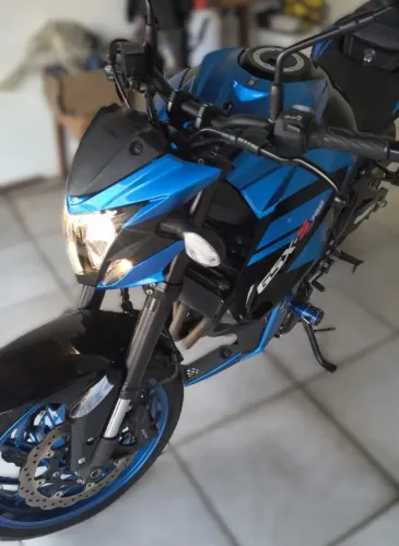 Moto Suzuki GSX-S 750