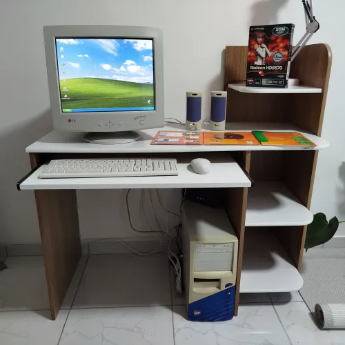 (Oportunidade) PC Retro completo para colecionadores ou entusiastas