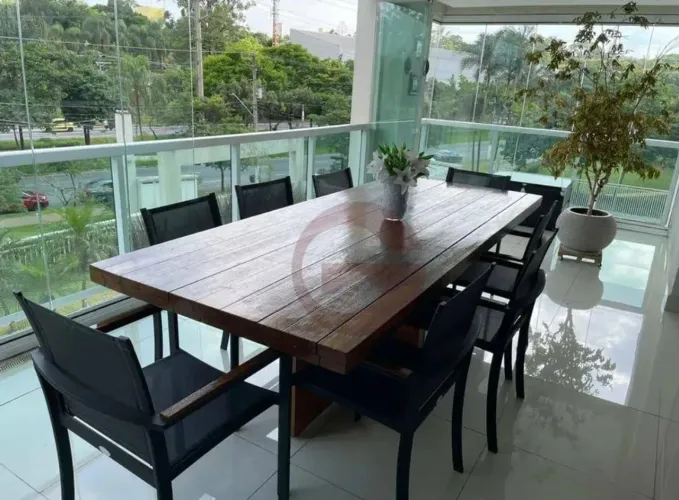 Elegante Apartamento com 186 metros de Conforto e Bom Gosto
