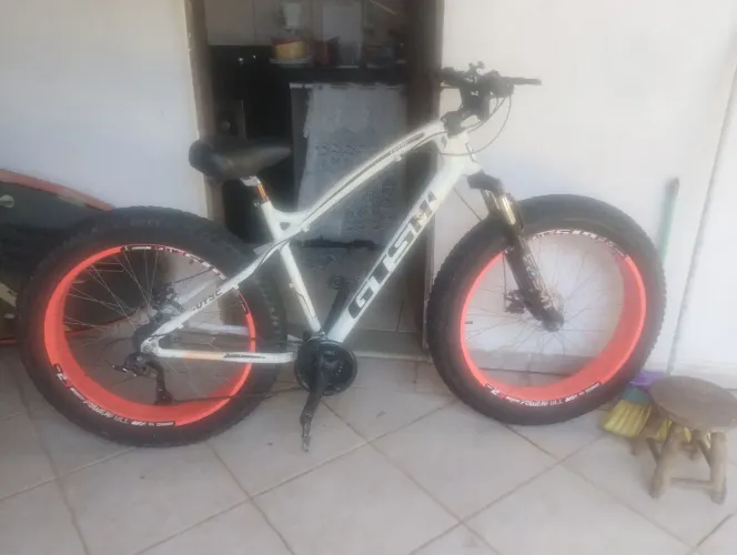 Bicicleta FAT GTSM linda.