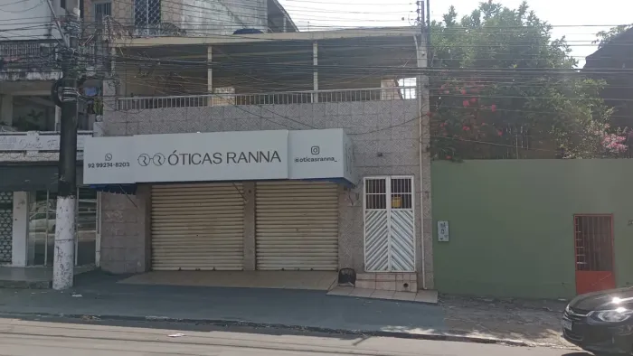 Casa com 4 Dormitórios. Altos. av.const.nery.
