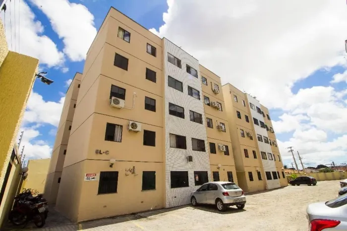 Apartamento com 2 dormitórios para alugar, 60 m² por R$ 1.780,00/mês - Itaperi - Fortaleza