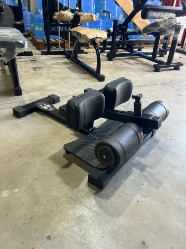 Equipamento de musculação - Agachamento Sissy 