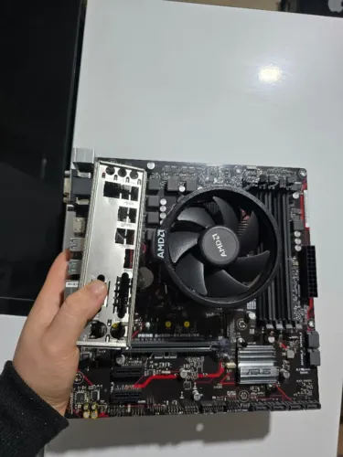 Kit processador RYZEN 5 5600G + B450M GAMING