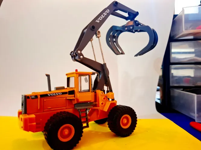 Miniatura Volvo Pá Carregadeira de Toras