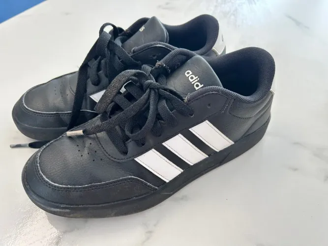 Tênis adidas 35
