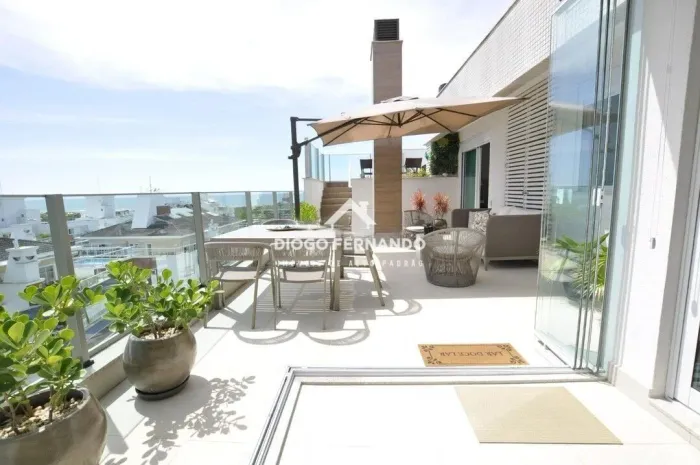 Linda Cobertura no Oceanic Beachfront Residence