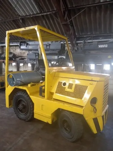 Rebocador Rucker, modelo TM 1750, capacidade 20.000Kg