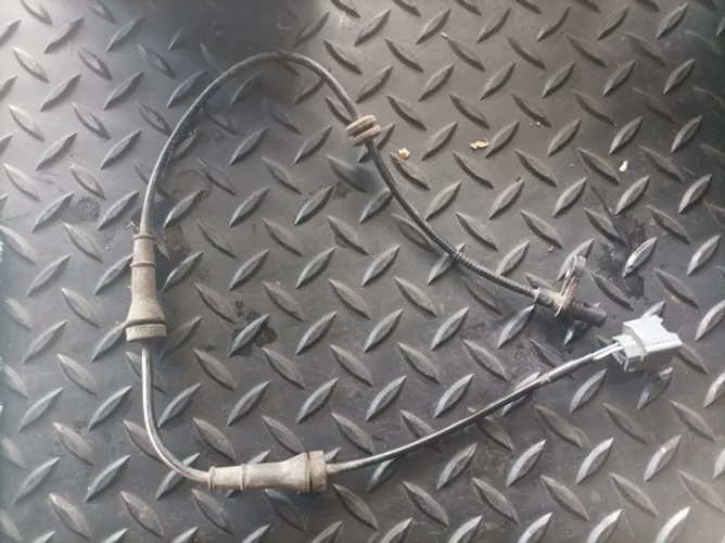 Tomada ABS Sentra 15 ao 19 traseiro.