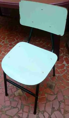 Cadeira fixa em fórmica, verde claro, bom estado. E outros.