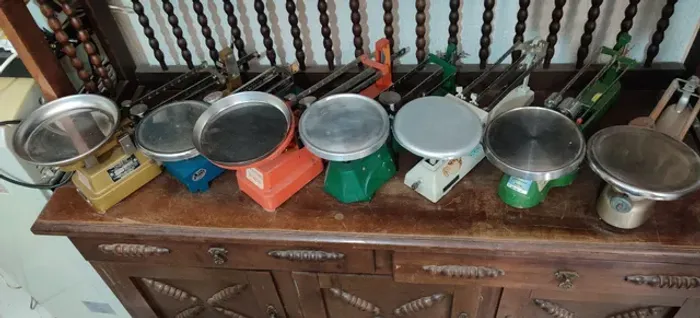 Mini balança de precisão antiga