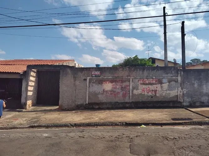 Casa à venda no Jd. Alvorada em Cosmópolis.