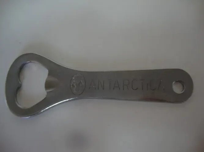 Abridor de Garrafas antigo original Antarctica .
