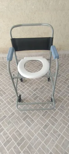 Cadeira de banho tamanho normal 0,40 entrego dependendo aonde