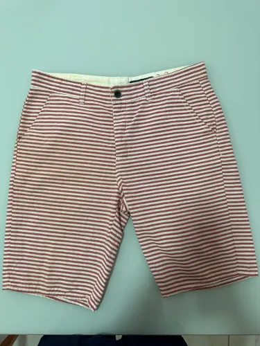 Bermuda Listrado Vermelho e Branco Marfino 42