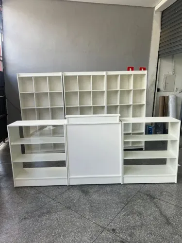 BALCÃO CAIXA + BALCÃO VITRINE + COLMEIA KIT MDF