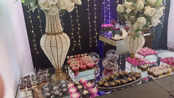 Vasos pérolas , bandejas de Festa  Luxo e Elegância