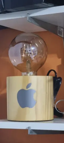 Abajur Luminária de Mesa em Madeira Maciça com Lampâda Retrô Para Decoração de Ambientes