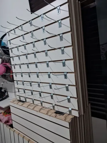 Promoção painel canaletado expositor para lojas 110 R$