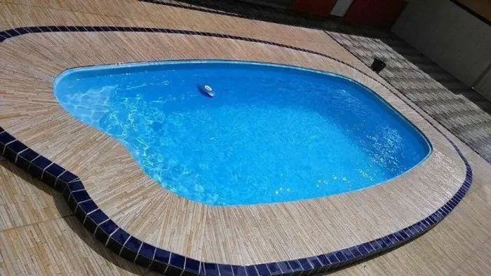 VI-Piscina de fibra nova azul 