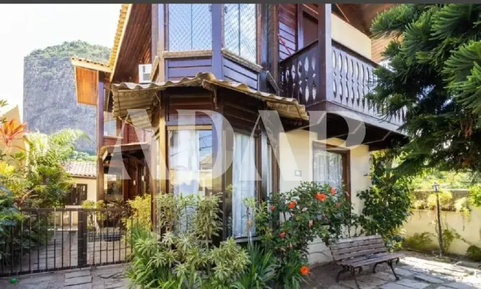 Casa em Condomínio de Luxo em Vargem Pequena, Rio de Janeiro-RJ: 3 Quartos, 1 Suíte, 4 Ban