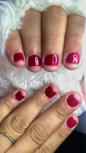 ESMALTAÇÃO EM GEL