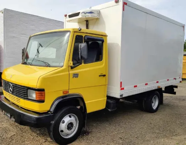 Mercedes-Benz 710 2012 Bau Refrigerado.