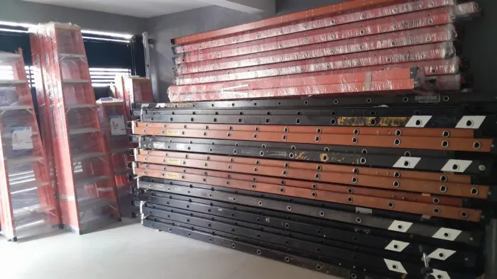 Escada extensível de fibra 6m aberta