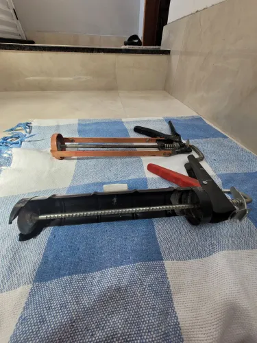 Pistola de Silicone para Aplicações Diversas