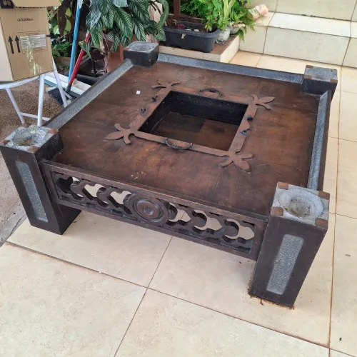 Mesa de centro com fogareiro - madeira maciça