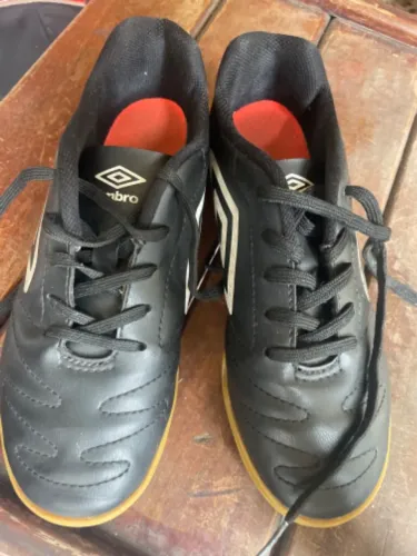 Chuteira umbro 34