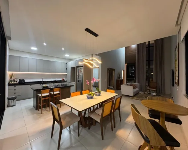 Ótima casa com 4 suítes e 400m² dentro de condomínio e regularizada no Park Way