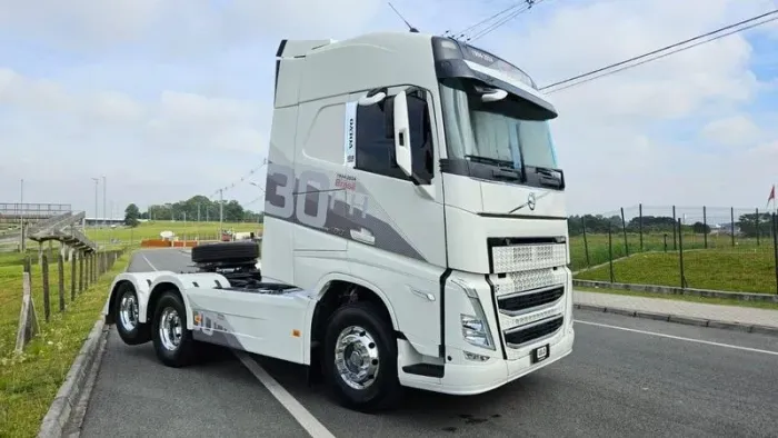Volvo FH 460 6x2 Globetrotter Ano 21 único dono Baixo KM Plano ouro - Personalizado30anos