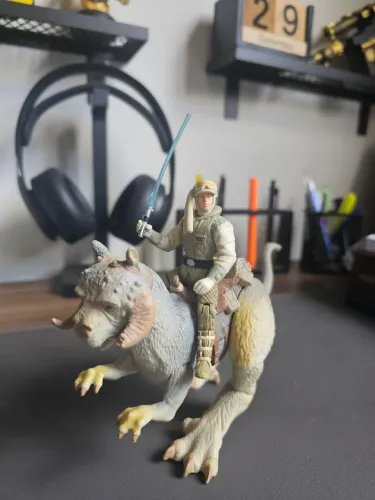 Luke skywalker montado no taun taun star wars raro