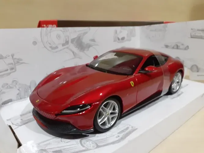 Miniatura Ferrari Roma 1/24 Burago Race+play Nova #z17